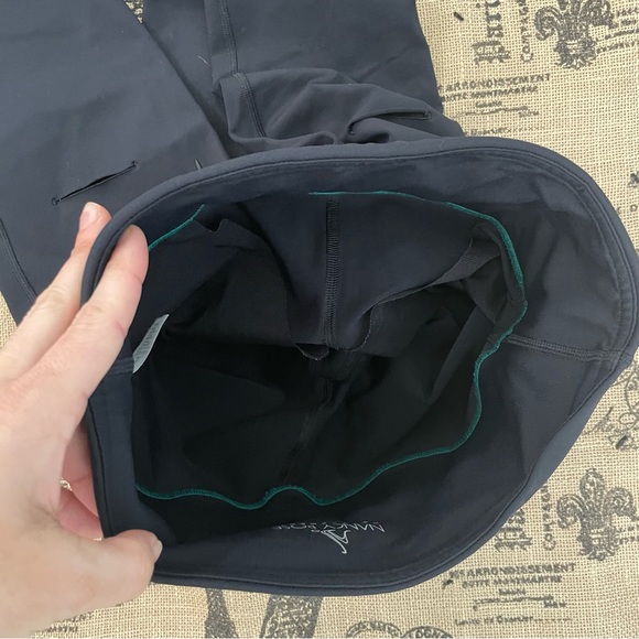 Nancy Rose Performance Black Ripped Slits High Rise Front Pocket Legging Size 6 - Picture 12 of 16